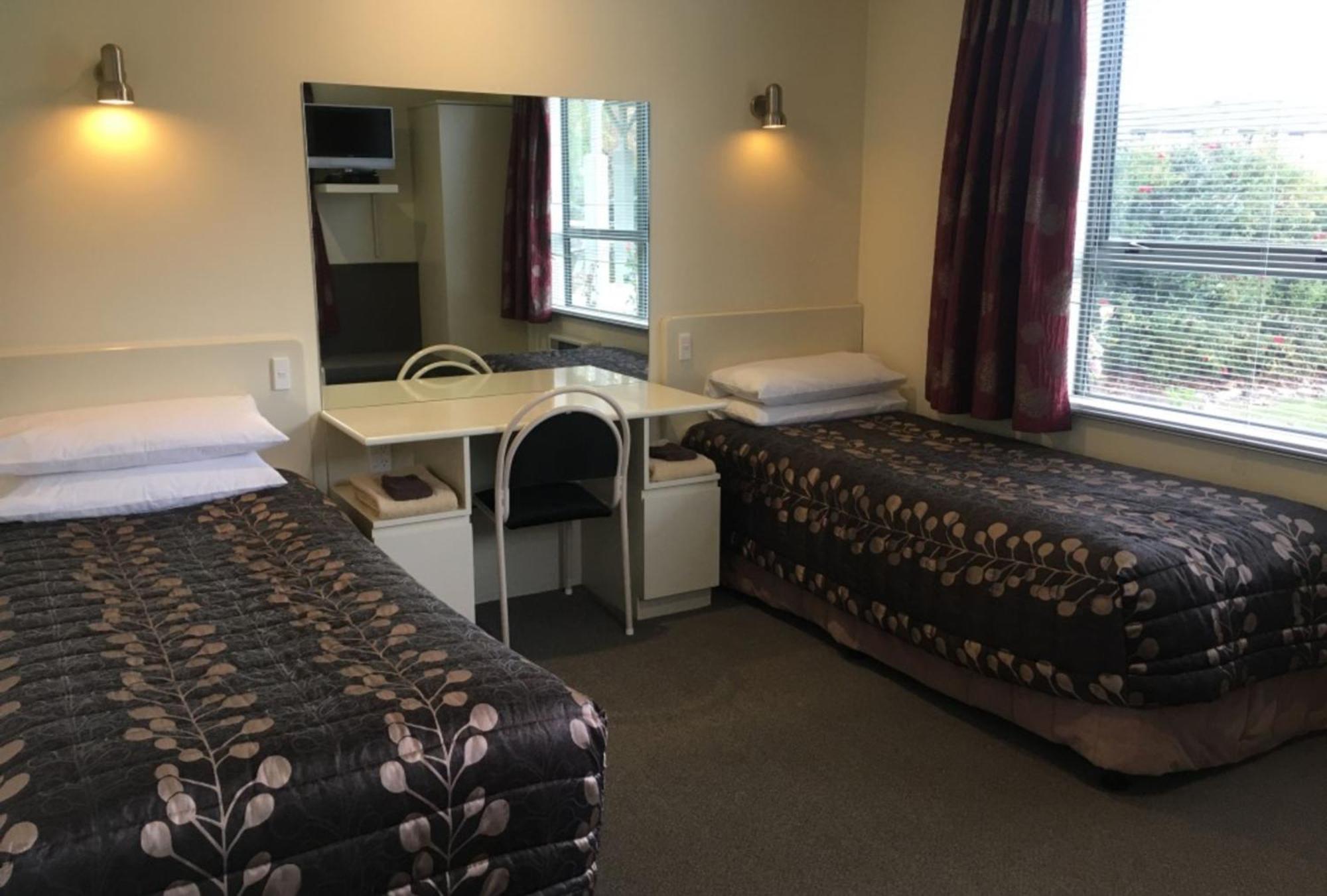 Colonial Manor Motel Cromwell Room photo